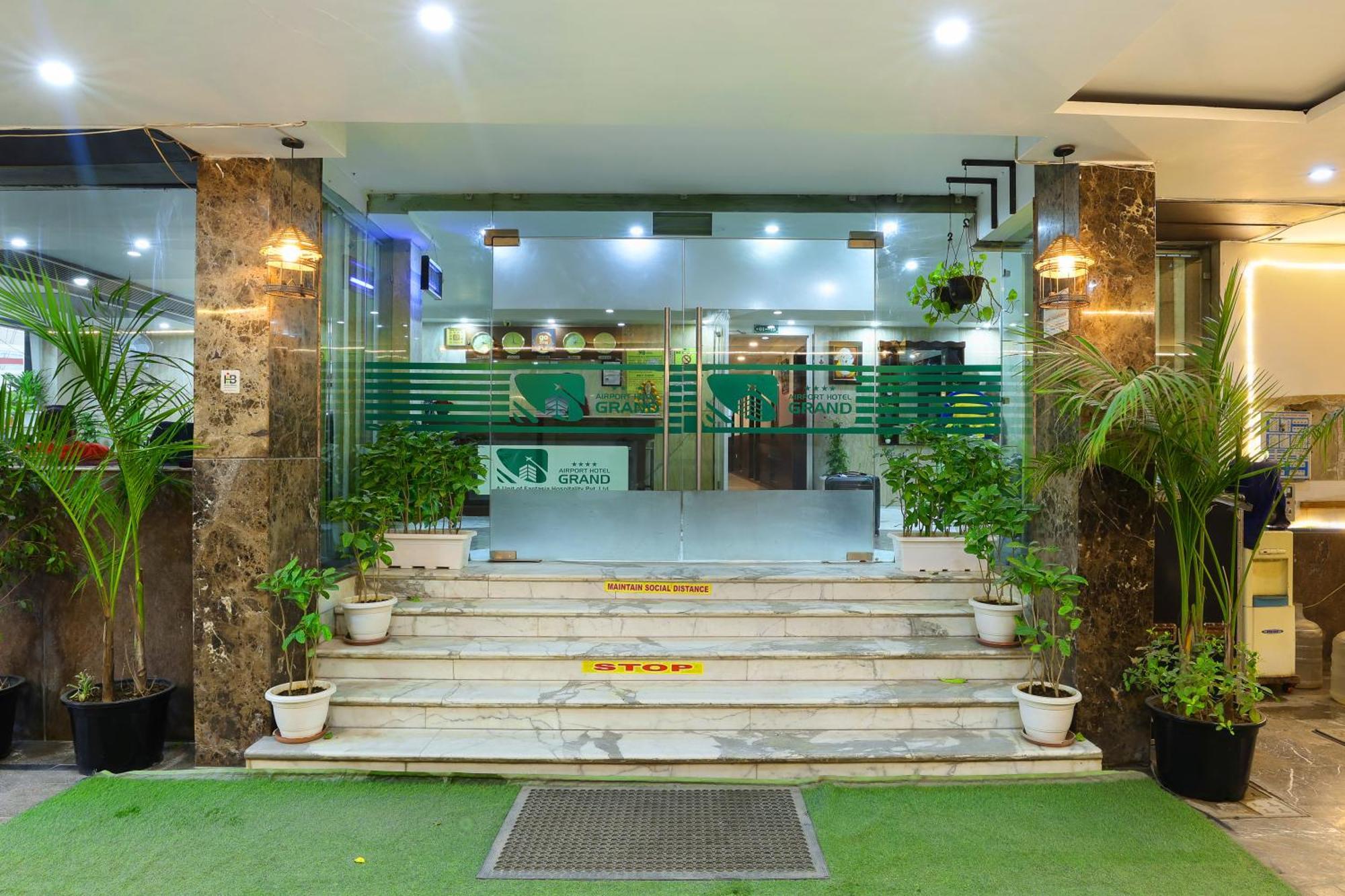 ทรีโบ แอร์พอร์ต แกรนด์ Hotel นิวเดลี ภายนอก รูปภาพ